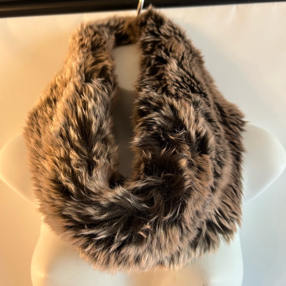 HERBALIFE NUTRITION POLYESTER & ACRYLIC FAUX FUR INFINITY SCARF O/S - Picture 5 of 7